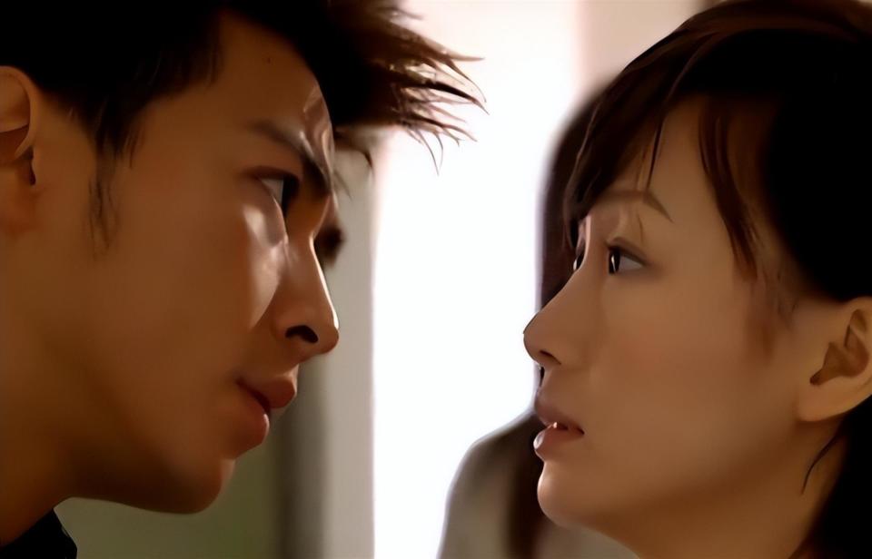 26年后被怒锤出轨的保剑锋：曾被誉为“国民男神”，却为何沦为配角？