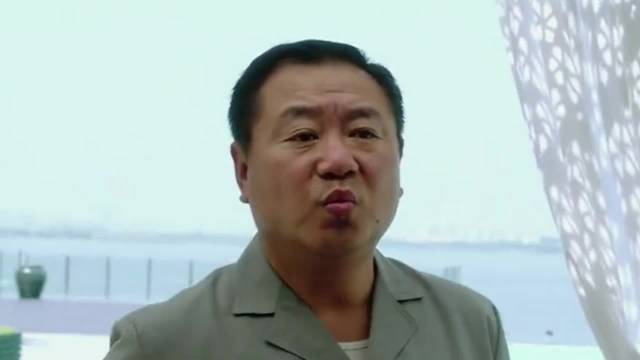 范伟回应李小璐泳装称想挑战软肋