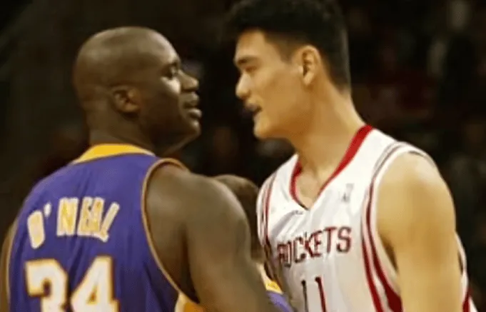 [2026年01月17日]奥尼尔回忆与姚明首战：被他连盖两次震撼不已 赞其高大强壮