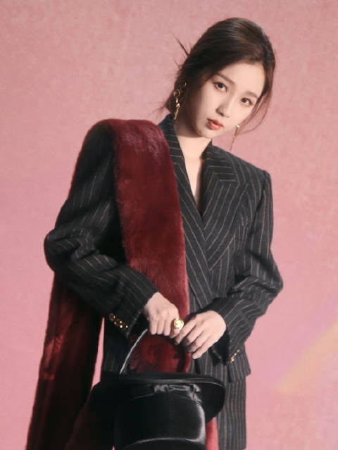 虞书欣代言MOSCHINO并主演多部热剧