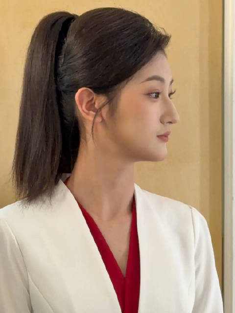 想在蓉儿的鼻子上滑滑梯