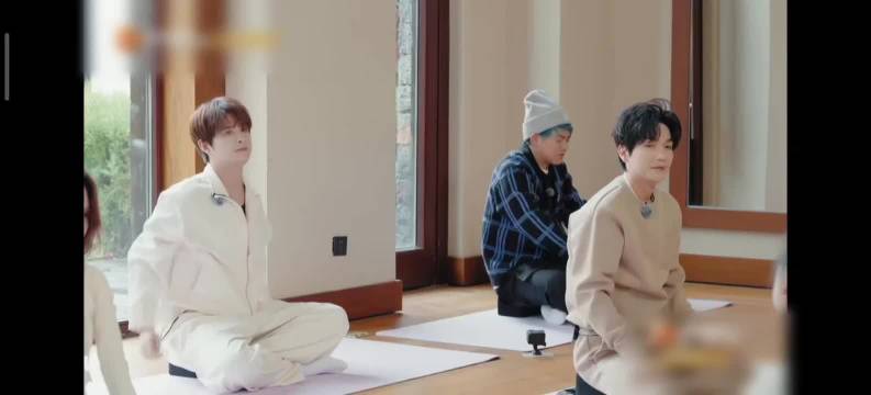 老友记跨年瑜伽企划笑点全在苏醒身上！