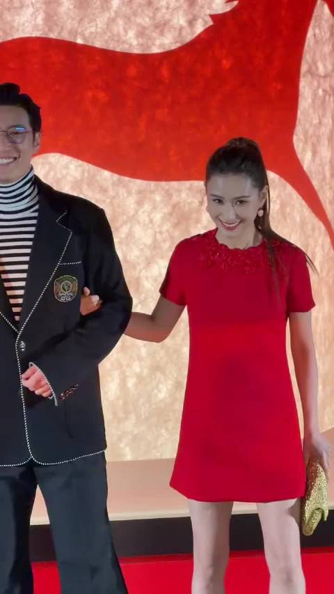 窦骁何超莲夫妇在新春灯会，感觉两人关系好僵硬，没有爱意