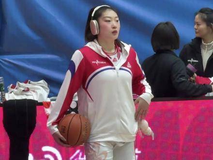 WCBA初体验，四川队攻势行云流水，勒布朗梦仿佛轻描淡写，打了一节便悠然收工