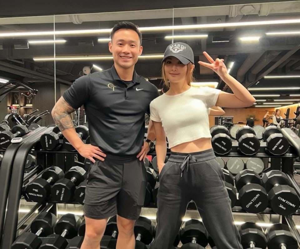 恭喜！香港知名女星蔡卓妍正式宣布新恋情，爱上小10岁健身教练