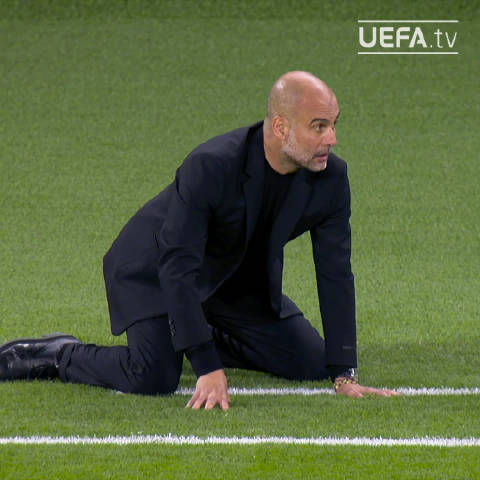 2022/23赛季的欧冠决赛：当劳塔罗获得绝佳机会时，瓜帅紧张跪地