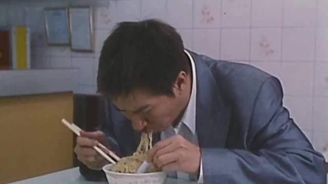 港片中的茶餐厅吃戏，华仔点桂花鱼白米饭，张家辉吃虾肉云吞面
