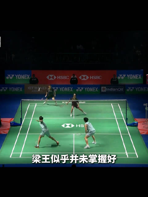 梁伟铿王昶印公赛卫冕，复刻23年领奖姿势