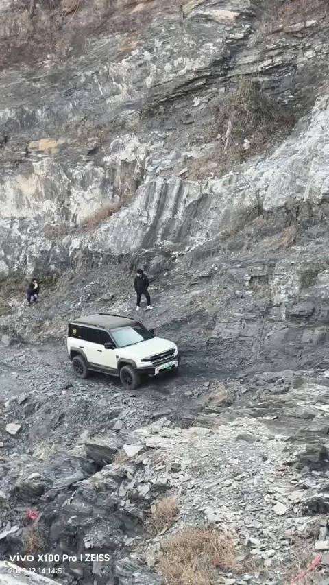 方程豹豹5技术突破引关注，雷军称小米汽车将比肩特斯拉比亚迪