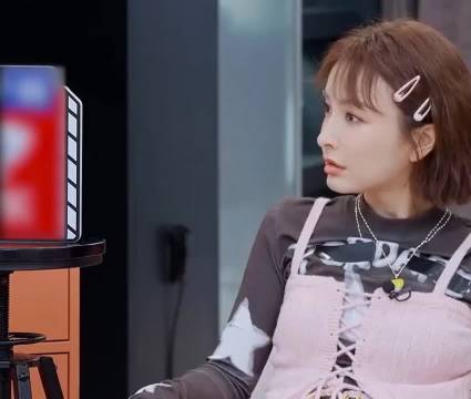 张踩铃说婆媳关系和睦的，原因是因为不咋处