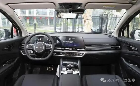 起亚狮跑车机系统深度体验:HiCar流畅度+可安装第三方APP,智能感十足