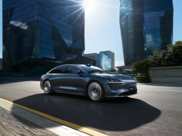 腾势Z9 GT提供后置单电机和前后双电机两个版本的动力供选择