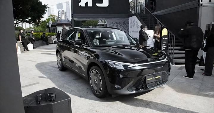 限量499台 smart联名Keith Haring艺术车 1月24日揭晓售价