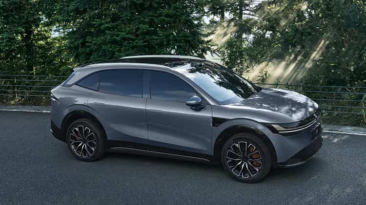 智能驾驶与座舱科技大比拼:极氪7X、智界R7、智己LS6的创新之力