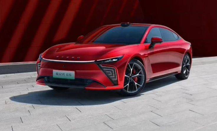 驾乘舒适度媲美百万级，2025款星纪元ES用“云台”定义底盘 ...