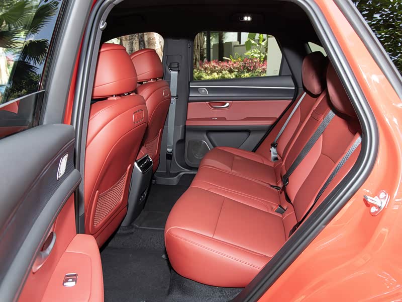 问界M5后排放倒后形成的平面平整吗?