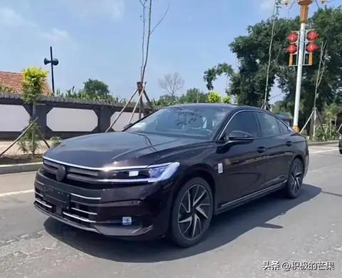 一年养车成本曝光！迈腾B9车主账单来了，月均1300元就能搞定？