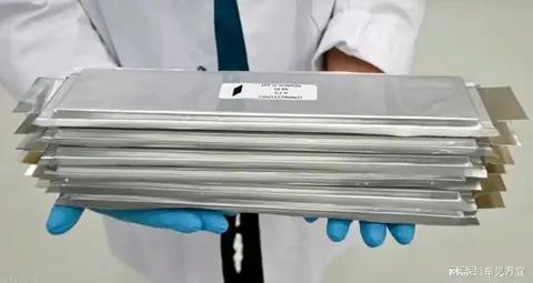 华为公布固态电池专利，充电5分钟续航3000km靠谱吗？