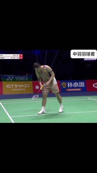 石宇奇逆风翻盘，卫冕冠军一刻！泪拥教练，奇迹重演，全场沸腾！