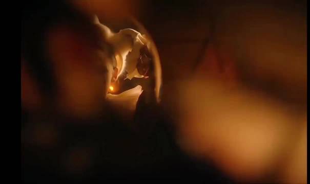 小丑面对自己的女儿仍留有一丝最后的温情！