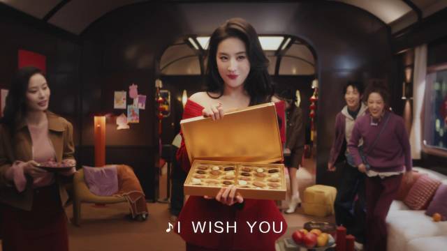 刘亦菲出演德芙广告超仙，改编陶喆歌曲唱响新年祝福