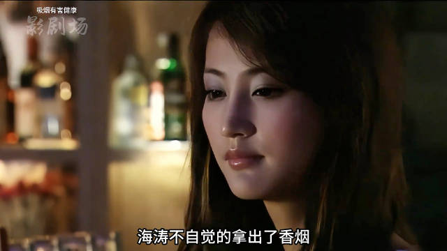 张歆艺室内抽电子烟引关注