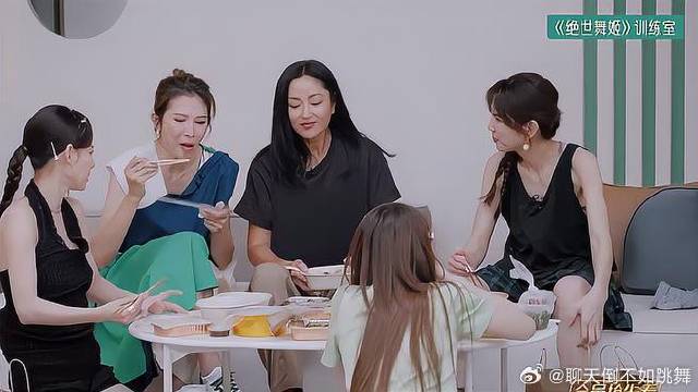 叫瞿颖姐姐，叫瞿颖闺蜜阿姨！