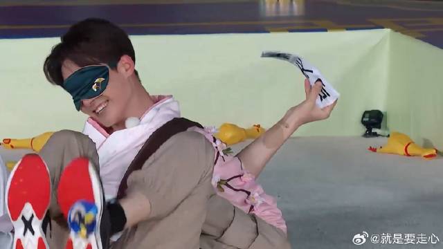 以为马天宇厉害 不料撕名牌被范丞丞反杀，场面太精彩了！