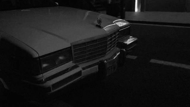 彭小苒镂空连体衣搭配皮裙亮相跨年派对