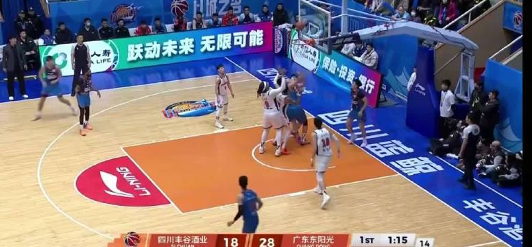 CBA还是太权威了，看比赛的同时还能看动物世界