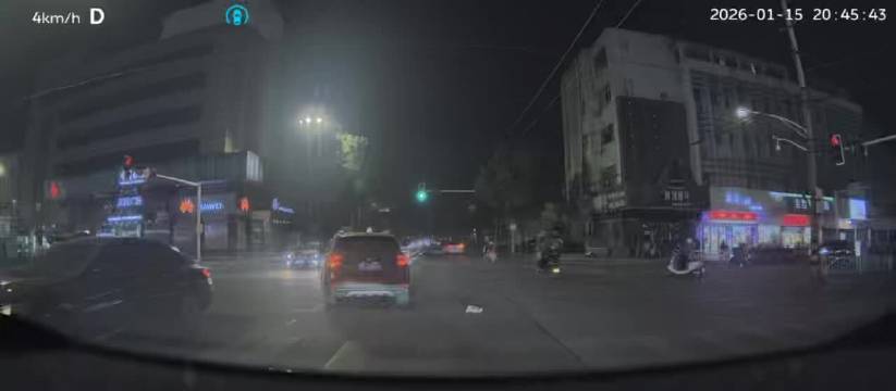 蔚来领航辅助AEB触发车主急刹避险