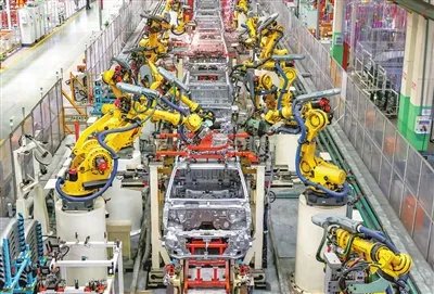 2025年中国汽车产销超3400万辆新能源车破1600万辆