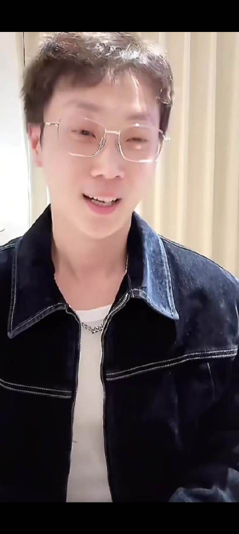 李明磊就这样大半夜不睡觉挑衅所有人