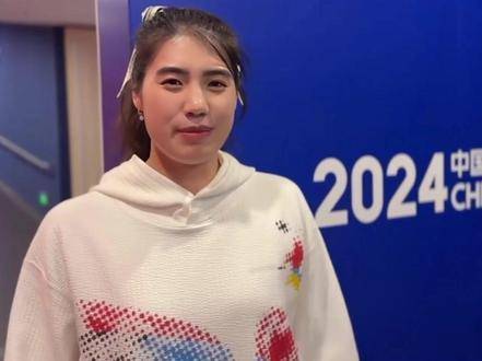 郑钦文感谢张雨霏现场助威，姐妹情深感动赛场