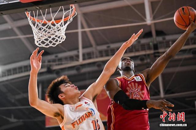 1��18�գ�ɽ������Ա������(����)�ڱ�������������������� Τ�� ��