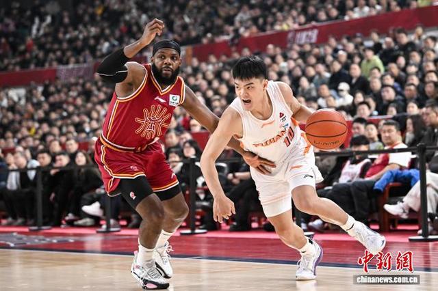 1��18�գ���������Ա������(����)�ڱ����д���ͻ�ơ���������� Τ�� ��