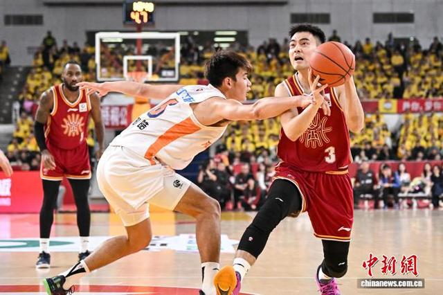 1��18�գ�ɽ������Ա������(����)�ڱ����г����������������� Τ�� ��