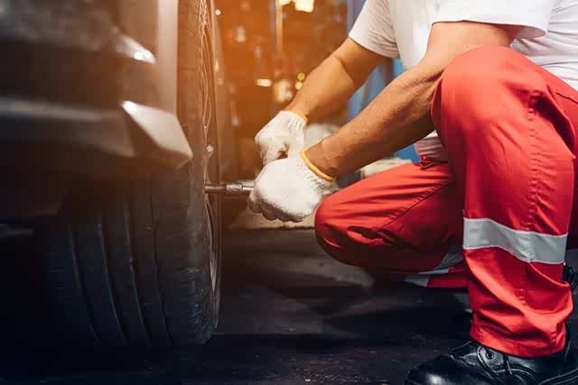 汽车保养频率及其重要性：一年保养几次？