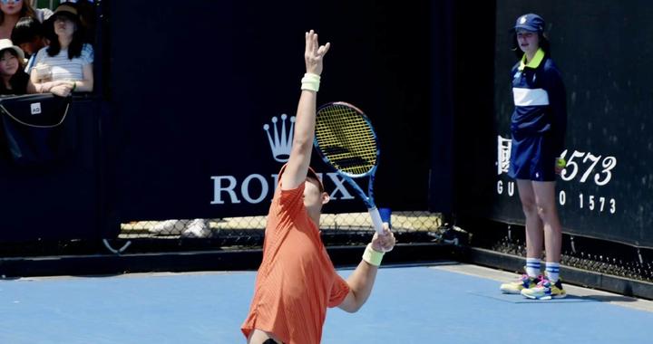 中国小将“送蛋”对手！2026澳网获开门红，女单挽救赛点惊险逆转