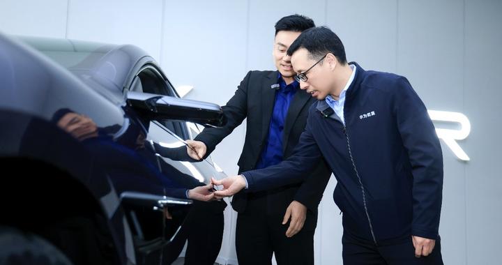 试驾全新阿维塔12后 华为靳玉志用四个字形容：脱胎换骨!