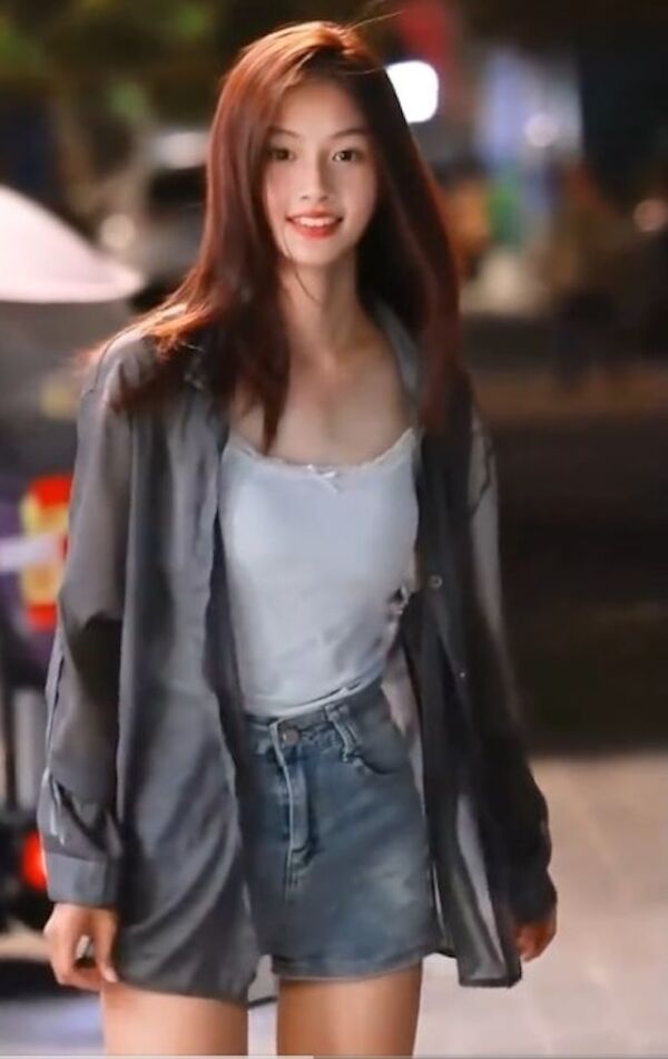 15岁“张柏芝+杨颖”混合体少女走红!于正签约前突撤,妈妈否认商演引争议:流量变现太急了?