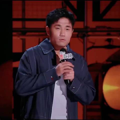 翟佳宁脱口秀总决赛精彩片段 对五位评委发出灵魂拷问喜剧之王单口季