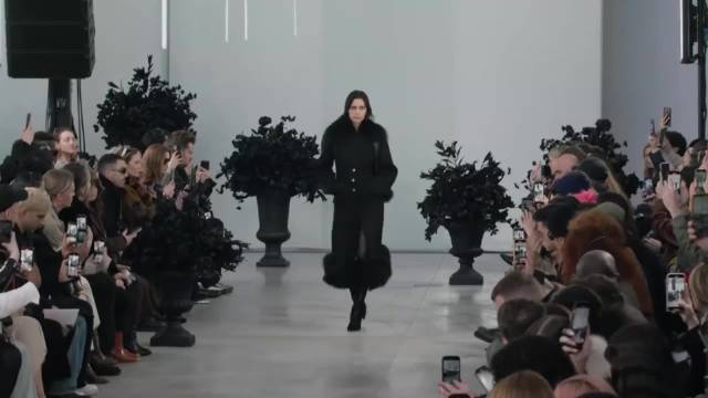 Blumarine米兰时装周暗黑玫瑰绽放，David Koma首秀重构品牌基因