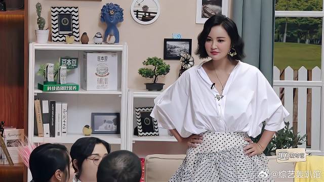 李诞碰张歆艺底线，当众调侃张歆艺体重，瞬间气疯！