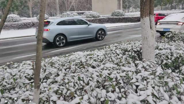 这个天气，后驱车还是尽量放家里吧，也太吃力了