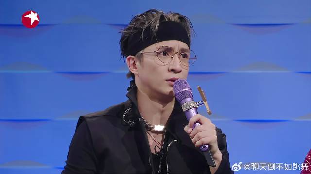 薛之谦“薛氏英语”点评舞台，引全场爆笑！