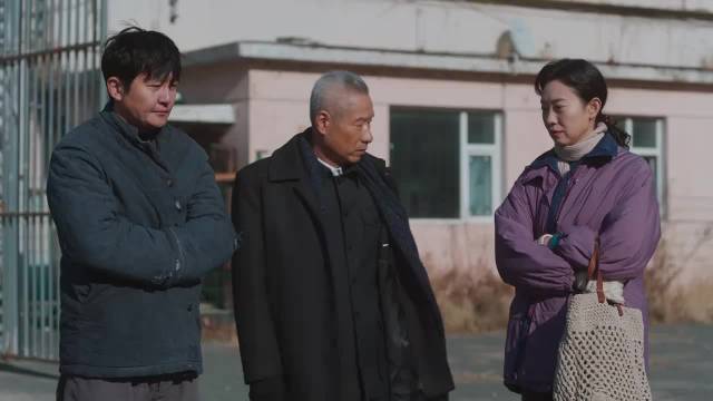 老舅：丈夫终于出狱，一回来就往老婆怀里钻，糙汉一秒变黏人小狗！