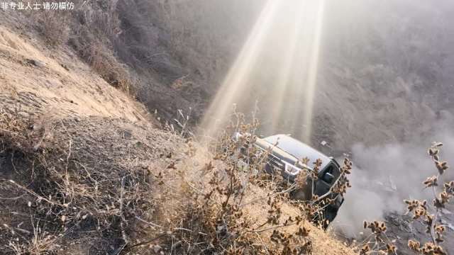 这哥们真是人才啊， 坦克400原版原漆，气囊全炸， 不愧是坦克手