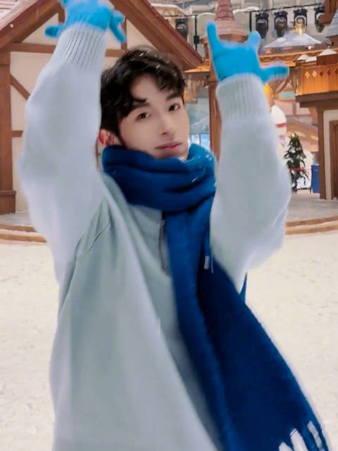 李沛恩跳初雪！好可爱的蓝色ootd！穿蓝色很明媚