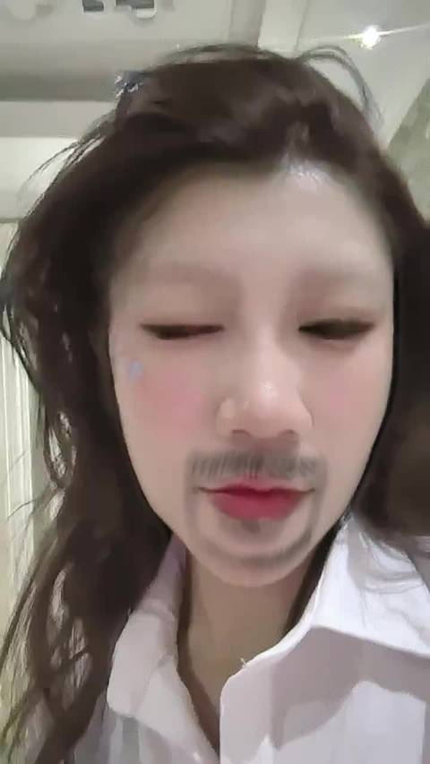楼层看见我的姐姐说 你头发也这么少啊 啊 轻飘飘的一句话足以杀了我